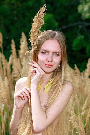Fantastic-looking blonde with long hair catches your attention in the rye
