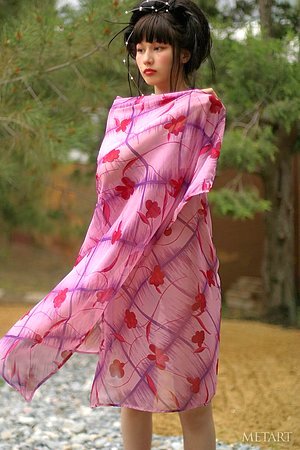 Exotic babe in a traditional Japanese garb decides to pose naked outdoors