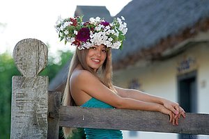 Flower-loving brunette showing off her trimmed, enticing pussy outdoors
